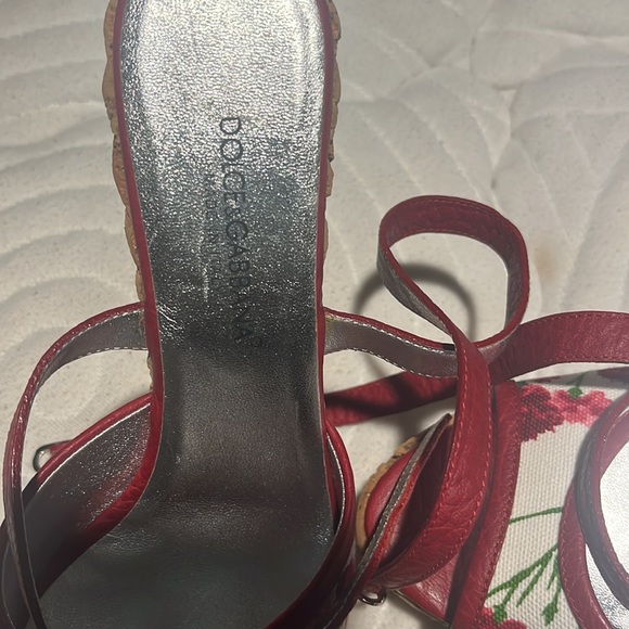 Authentic D&G wedges . Floral red and white … - Picture 4 of 4